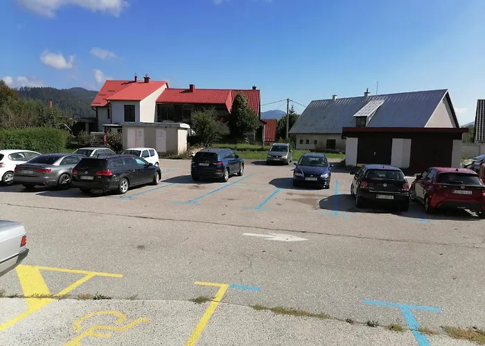 Sleeps 4 With View Appartement Fužine